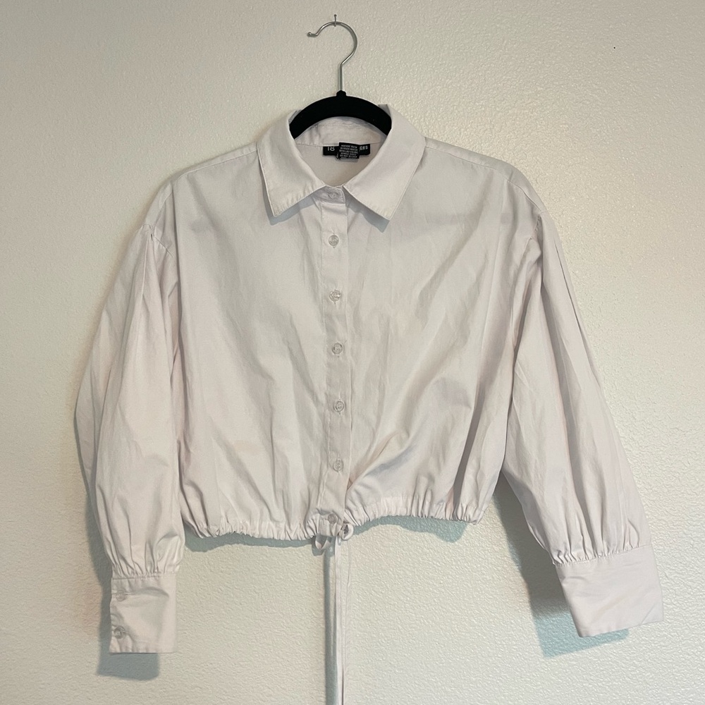 white cropped collared top